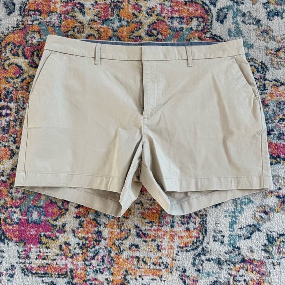 Tommy Hilfiger Beige Women's Shorts - Picture 1 of 6